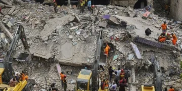 Πακιστάν: Κατέρρευσε πενταώροφη πολυκατοικία στο Καράτσι – Τουλάχιστον 7 νεκροί