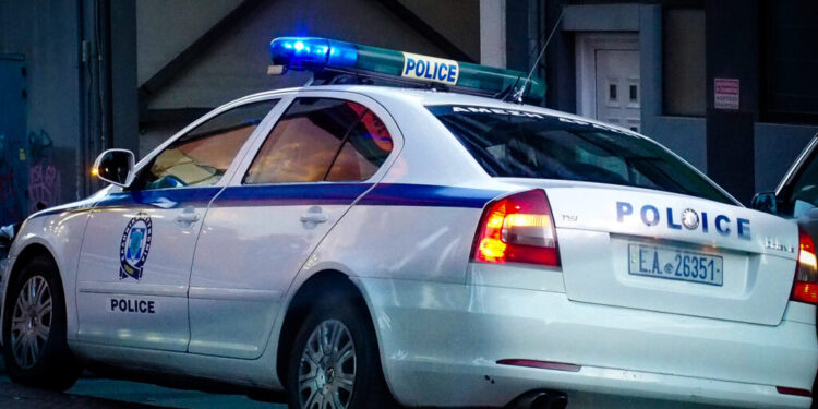 Θεσσαλονίκη: Η αστυνομία συνέλαβε 28 άτομα που πραγματοποίησαν συγκέντρωση διαμαρτυρίας σε κατάστημα υγειονομικού ενδιαφέροντος, ζητώντας τα δεδουλευμένα τους