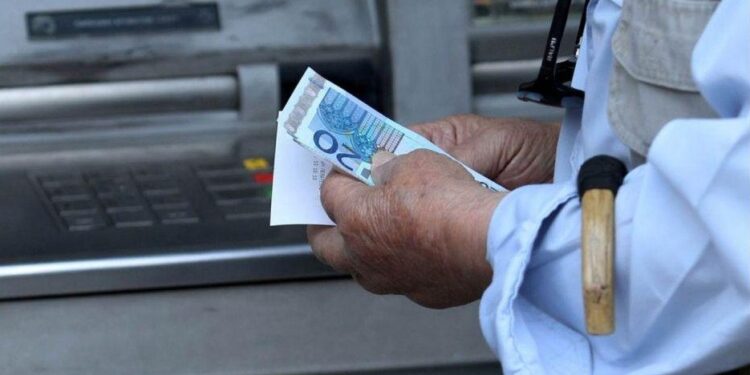 ΕΦΚΑ: Πότε θα πληρωθούν οι συντάξεις Αυγούστου