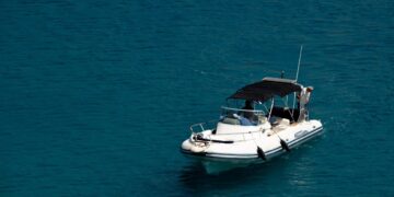 Χαλκιδική: Σοβαρός τραυματισμός 16χρονου Ρουμάνου από προπέλα σκάφους που οδηγούσε ο πατέρας του στη Σιθωνία