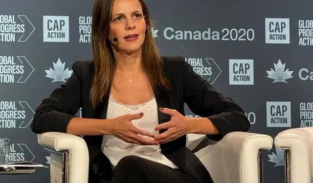 Η Έφη Αχτσιόγλου γέννησε το δεύτερο παιδί της