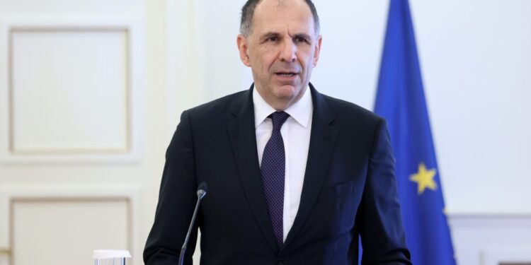 Συνάντηση Γεραπετρίτη με τον επικεφαλής του Λιβυκού Εθνικού Στρατού, Στρατάρχη Χαλίφα Χαφτάρ στη Βεγγάζη