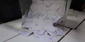 Δημοσκόπηση Opinion Poll: Προηγείται σταθερά η ΝΔ – ΠΑΣΟΚ και Πλεύση Ελευθερία σχεδόν ισόβαθμοι στη δεύτερη θέση