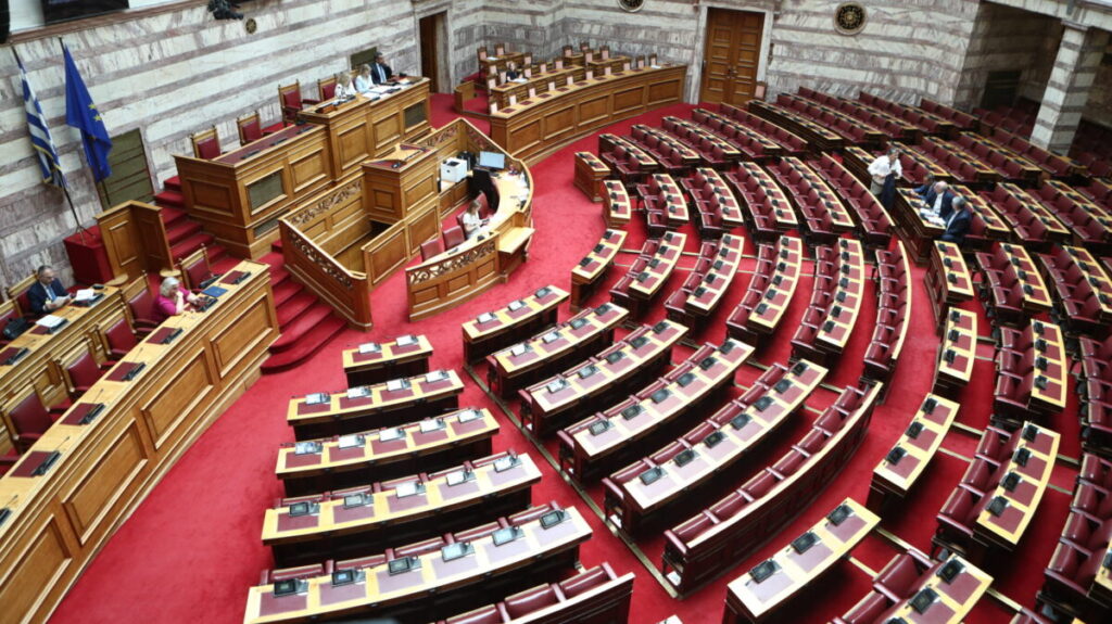 Βουλή: Ψηφίστηκε από την Επιτροπή το νομοσχέδιο του Υπουργείου Ανάπτυξης για τις δημόσιες συμβάσεις – Την Πέμπτη 10/7 εισάγεται στην Ολομέλεια