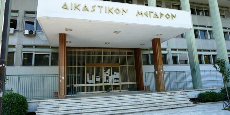 Δικαστήριο Λάρισας: Ένοχος χωρίς ελαφρυντικά ο καρδιοχειρουργός για το «φακελάκι» – Ποινή τεσσάρων ετών φυλάκισης και 40.000 χρηματικό πρόστιμο