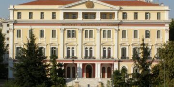 Συγκέντρωση διαμαρτυρίας έξω από το Διοικητήριο Θεσσαλονίκης κατά του νομοσχεδίου για τα εργασιακά