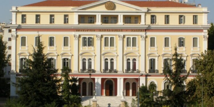 Συγκέντρωση διαμαρτυρίας έξω από το Διοικητήριο Θεσσαλονίκης κατά του νομοσχεδίου για τα εργασιακά