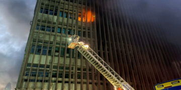 Αίγυπτος: Μεγάλη πυρκαγιά στο κτίριο τηλεπικοινωνιών στο Κάιρο – Τουλάχιστον 14 τραυματίες