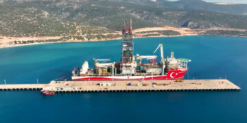 Η Τουρκία αγοράζει άλλα δύο πλωτά γεωτρύπανα για έρευνες φυσικού αερίου– Το ένα το προορίζει για τη Λιβύη