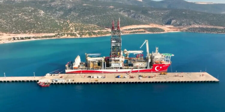 Η Τουρκία αγοράζει άλλα δύο πλωτά γεωτρύπανα για έρευνες φυσικού αερίου– Το ένα το προορίζει για τη Λιβύη