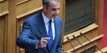 Παρέμβαση Μητσοτάκη στη Βουλή: "Αναστέλλονται οι εξετάσεις ασύλου για 3 μήνες για μετανάστες από τη Β. Αφρική - Όποιος εισέρχεται παράνομα θα συλλαμβάνεται "