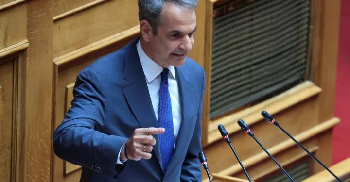 Παρέμβαση Μητσοτάκη στη Βουλή: "Αναστέλλονται οι εξετάσεις ασύλου για 3 μήνες για μετανάστες από τη Β. Αφρική - Όποιος εισέρχεται παράνομα θα συλλαμβάνεται "