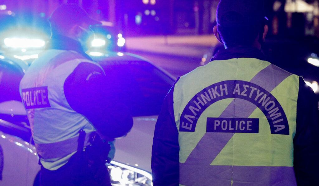 Βόλος: Γνωστός ηθοποιός συνελήφθη να οδηγεί μεθυσμένος και οδηγήθηκε στα κρατητήρια