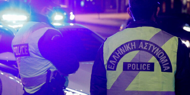 Βόλος: Γνωστός ηθοποιός συνελήφθη να οδηγεί μεθυσμένος και οδηγήθηκε στα κρατητήρια