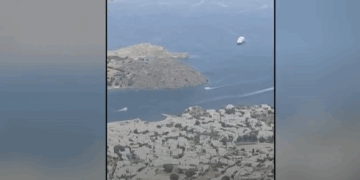 Πραγματοποιήθηκε η πρώτη πτήση υδροπλάνου στην Πάτμο με επιβάτη τον δήμαρχο του νησιού