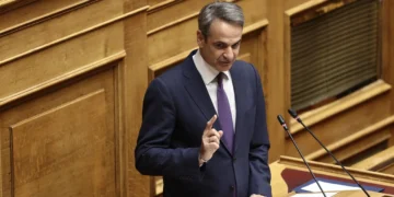 Παρέμβαση Μητσοτάκη στη Βουλή: "Όσοι εισέρχονται παράνομα θα συλλαμβάνονται και θα κρατούνται"