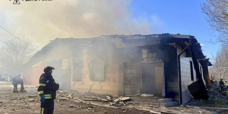 Πόλεμος στην Ουκρανία: Ρωσική επιδρομή στην Κοστιαντινίβκα - Τρεις νεκροί