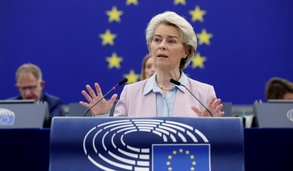 Ευρωκοινοβούλιο: Απορρίφθηκε, όπως αναμενόταν, η πρόταση μομφής κατά της Ούρσουλα Φον Ντερ Λάιεν