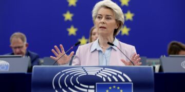 Ευρωκοινοβούλιο: Απορρίφθηκε, όπως αναμενόταν, η πρόταση μομφής κατά της Ούρσουλα Φον Ντερ Λάιεν