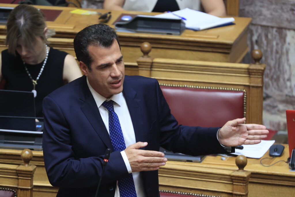 Θ. Πλεύρης στη Βουλή για το μεταναστευτικό: «Το μήνυμα είναι σαφές… Καθίστε εκεί που είστε, δεν είστε ευπρόσδεκτοι, δεν θα εκβιάζετε την ελληνική Δημοκρατία»