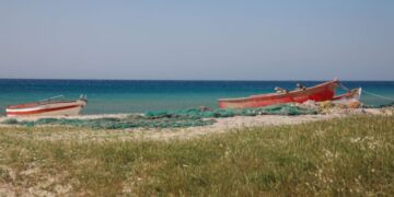 Διασώθηκαν πατέρας με την κόρη του, που παρασύρθηκαν από θαλάσσια ρεύματα στην Επανομή Θεσσαλονίκης λόγω των ισχυρών ανέμων