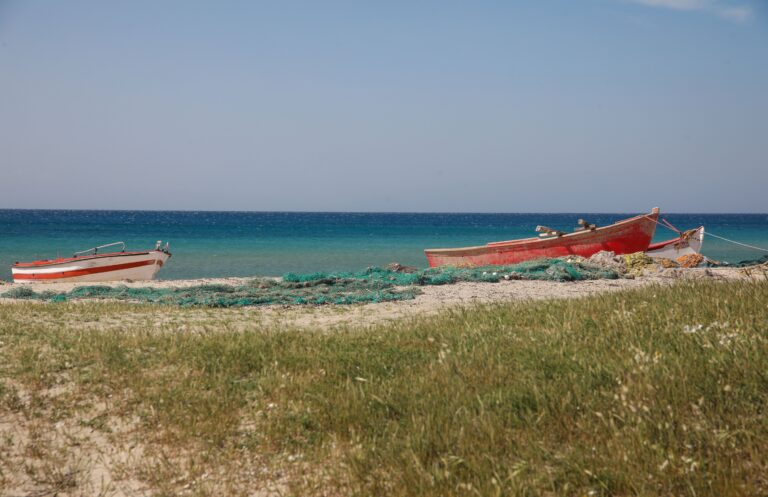 Διασώθηκαν πατέρας με την κόρη του, που παρασύρθηκαν από θαλάσσια ρεύματα στην Επανομή Θεσσαλονίκης λόγω των ισχυρών ανέμων