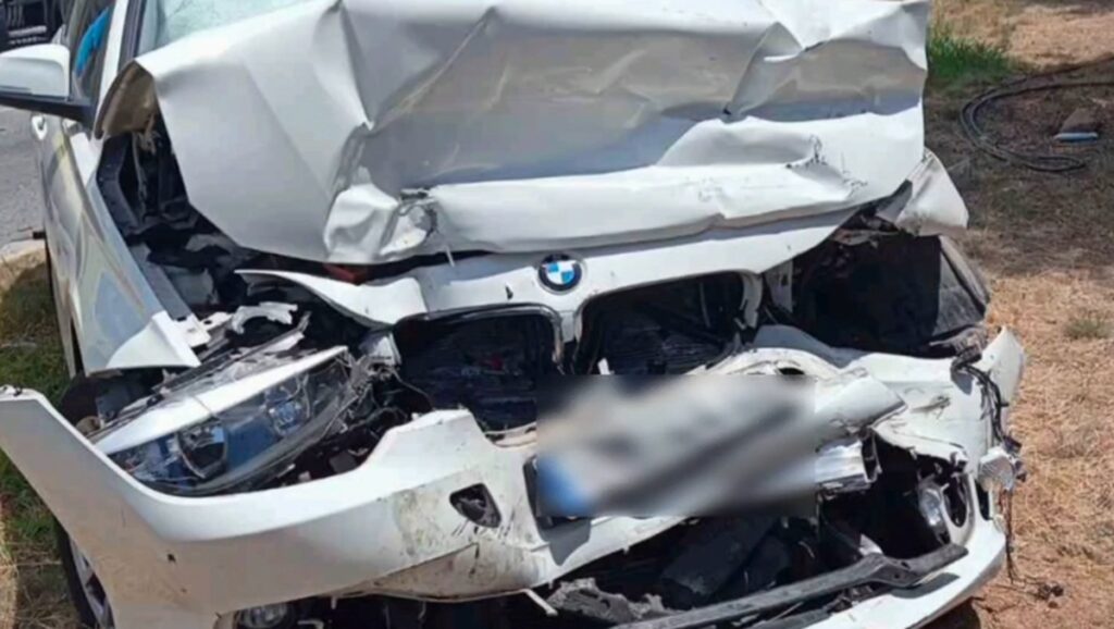 Καραμπόλα τριών αυτοκινήτων στην Ποσειδώνος - Ένας τραυματίας