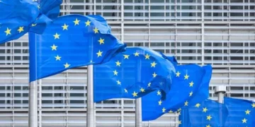 Financial Times: Η ΕΕ σχεδιάζει να επιβάλλει έξτρα φόρο στις μεγάλες επιχειρήσεις