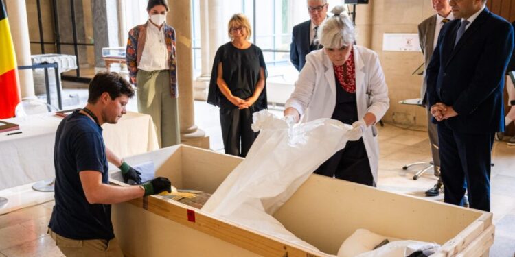 Το Βέλγιο επέστρεψε στην Αίγυπτο σαρκοφάγο 2.000 ετών