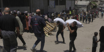 Μπαράζ ισραηλινών επιθέσεων σε όλη τη Γάζα - Τουλάχιστον 110 νεκροί