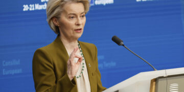 Η ΕΕ έτοιμη για «αντίποινα» για τους δασμούς 30% του Τραμπ