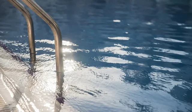 Αγωνία στη Δράμα: 18χρονος ανασύρθηκε από πισίνα χωρίς τις αισθήσεις του και επανήλθε στη ζωή με ΚΑΡΠΑ