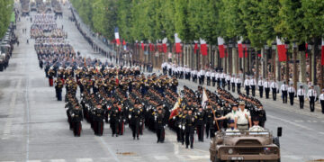 Ημέρα της Βαστίλης στη Γαλλία : Μεγαλοπρεπής παρέλαση στα Ηλύσια Πεδία