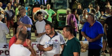 Συγκέντρωση διαμαρτυρίας αγροτών στο κέντρο της Λάρισας με τρακτέρ