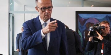 Ο γερμανός καγκελάριος Μερτς επαινεί τον πρόεδρο Τραμπ για τη «σημαντική» απόφασή του να προμηθεύσει όπλα στην Ουκρανία