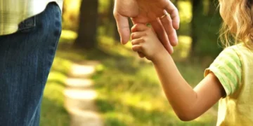 Συνελήφθη 23χρονη στο λιμάνι της Σούδας στα Χανιά για αρπαγή της κόρης της