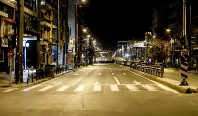 Νυχτερινή καραμπόλα με τρία οχήματα στη Λ. Συγγρού: – Τουλάχιστον ένας τραυματίας