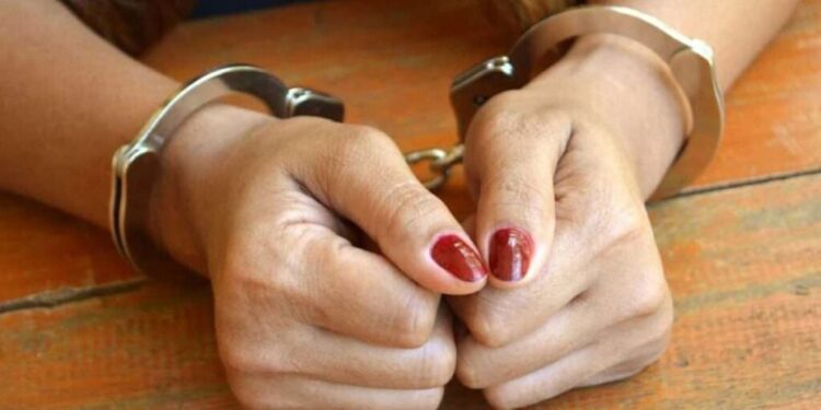 Κηφισιά: Συνελήφθησαν δύο μέλη συμμορίας που έκλεβαν ηλικιωμένες γυναίκες με τη μέθοδο της απασχόλησης