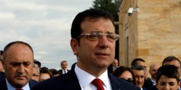 Δίκη Εκρέμ Ιμάμογλου: Ποινή φυλάκισης ενός έτους και 8 μηνών – Δεν απαγορεύεται να συνεχίσει την πολιτική του δράση