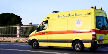 Ρόδος: 57χρονος οδηγός τουριστικού λεωφορείου πέθανε την ώρα που περίμενε τουρίστες