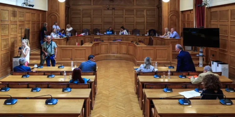 Βουλή: Αποχώρησαν ΠΑΣΟΚ και ΣΥΡΙΖΑ από την προκαταρκτική για τον Κ. Καραμανλή