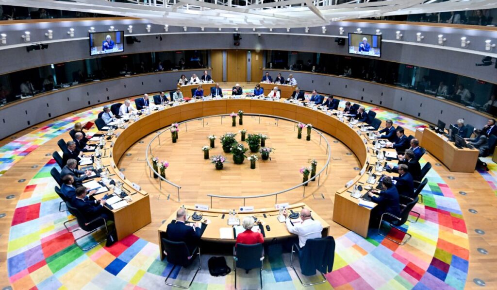 Οι πρώτες αντιδράσεις από τους Ευρωπαίους για τα όπλα του Τραμπ στην Ουκρανία
