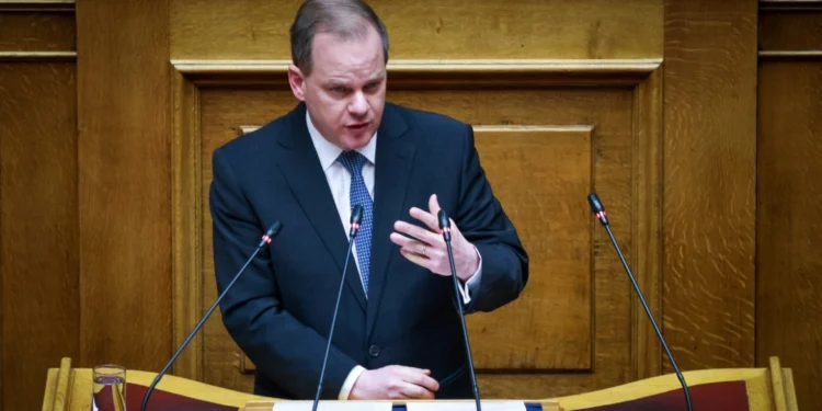 Βουλή: Κατατέθηκε το πόρισμα για την παραπομπή του πρώην υπουργού Μεταφορών Κ. Αχ. Καραμανλή στο Δικαστικό Συμβούλιο 