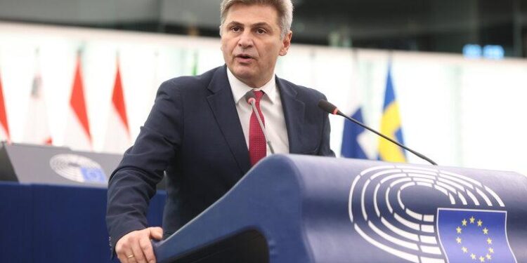 Ν. Φαραντούρης για τον Ευρωπαϊκό Προϋπολογισμό: "Η Φον ντερ Λάιεν ενεργεί ως υπουργός Άμυνας της Γερμανίας"