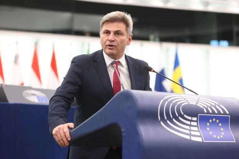 Ν. Φαραντούρης για τον Ευρωπαϊκό Προϋπολογισμό: "Η Φον ντερ Λάιεν ενεργεί ως υπουργός Άμυνας της Γερμανίας"