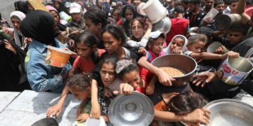 Γάζα: Ισραηλινά πυρά κατά Παλαιστινίων που περίμεναν τη διανομή ανθρωπιστικής βοήθειας - Δέκα νεκροί