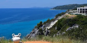 Χαλκιδική: Ομαδική τροφική δηλητηρίαση σε καντίνα στον Νέο Μαρμαρά - Συναγερμός στον ΕΟΔΥ