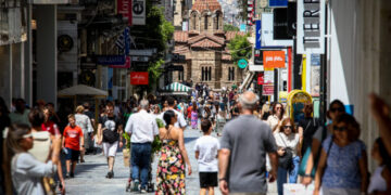 Ανοικτά σήμερα τα εμπορικά καταστήματα – Ποιες ώρες θα λειτουργούν