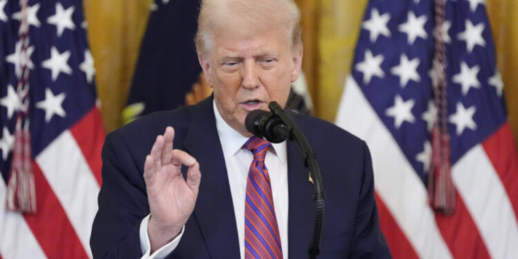 Ο Τραμπ επιμένει ότι μετά τα αμερικανικά πλήγματα οι πυρηνικές εγκαταστάσεις του Ιράν «καταστράφηκαν ολοσχερώς»