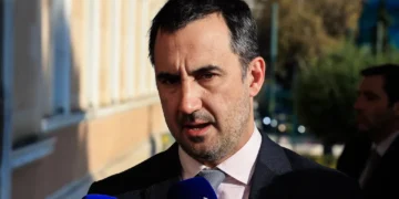 Η Νέα Αριστερά καταθέτει τροπολογία για τις πρόσθετες χρεώσεις των τραπεζών - «Ώρα να πληρώσουν»